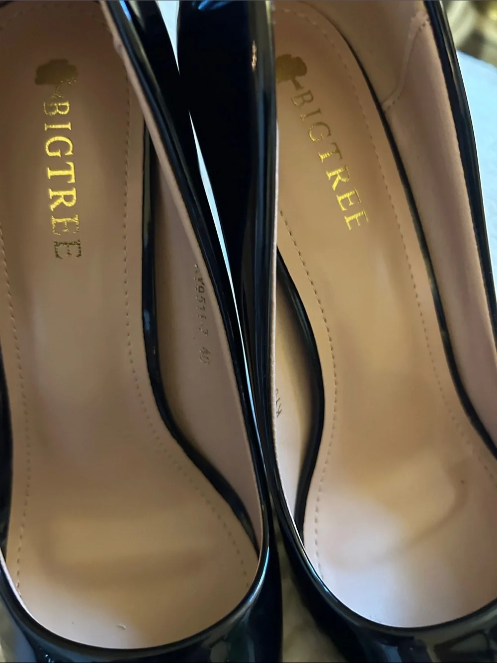 Women's Black Patent Pointed-Toe Pumps